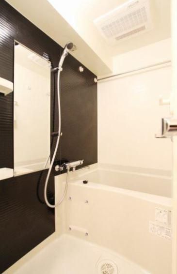 プレミアムキューブG東新宿の浴室