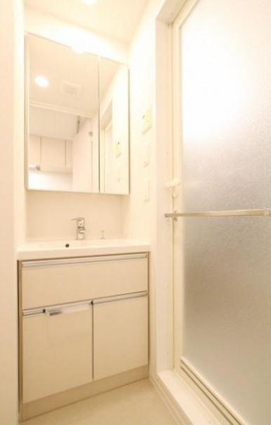 プレミアムキューブG東新宿の洗面所