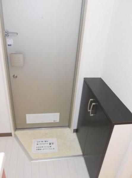 ジュネス新百合ヶ丘の玄関