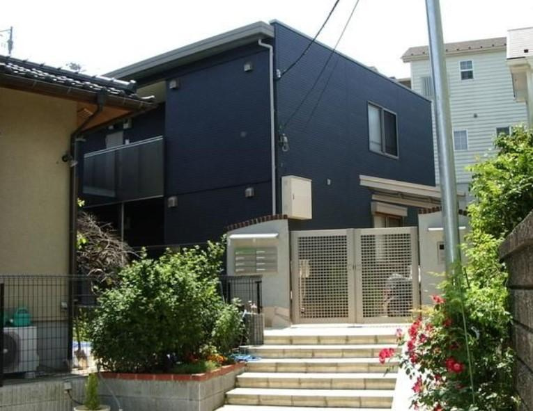 ジュネス新百合ヶ丘のエントランス