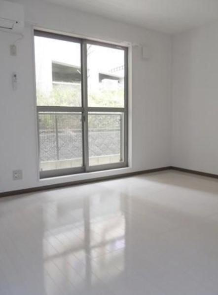 ジュネス新百合ヶ丘の居間・リビング