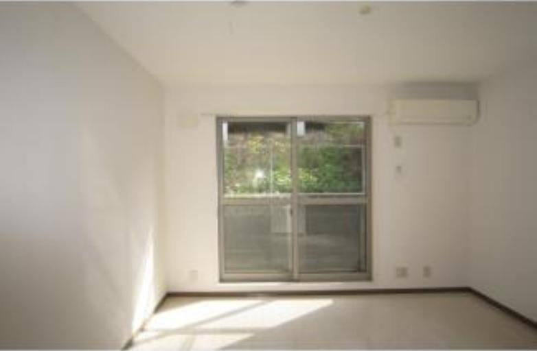 ジュネス新百合ヶ丘の居間・リビング