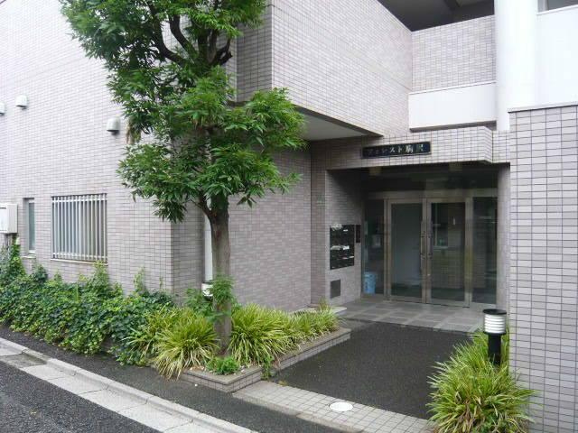 フォレスト駒沢のエントランス