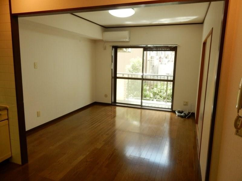 生田グリーンヒルズの居間・リビング