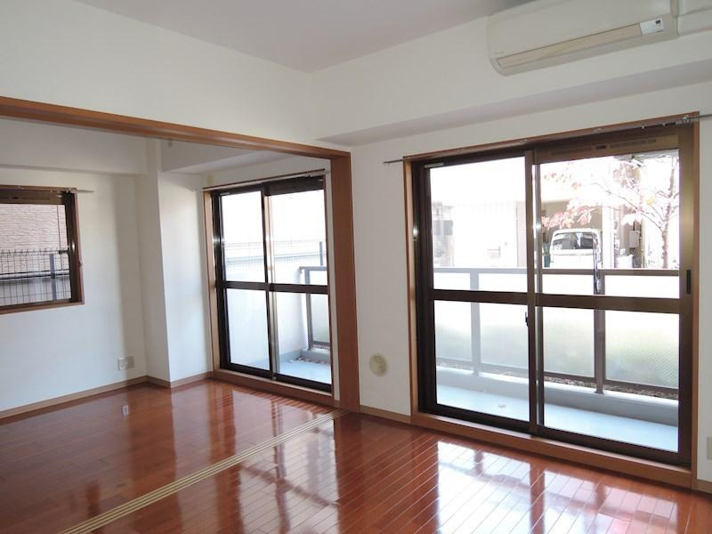 川崎市多摩区菅馬場１丁目の賃貸マンションの居間・リビング