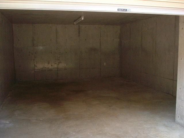 カメリアハウスの駐車場