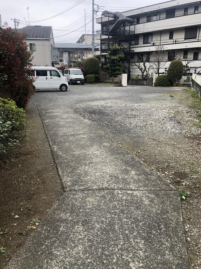 サニーコート向ヶ丘の駐車場