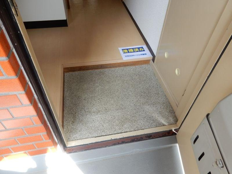 フォーレストハイツの玄関