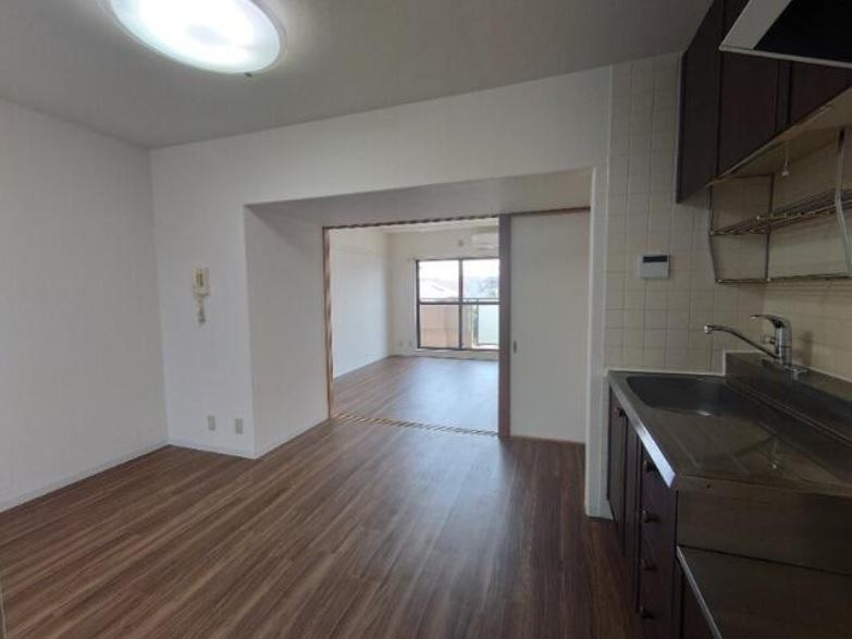 喜多見ノースコートの居間・リビング