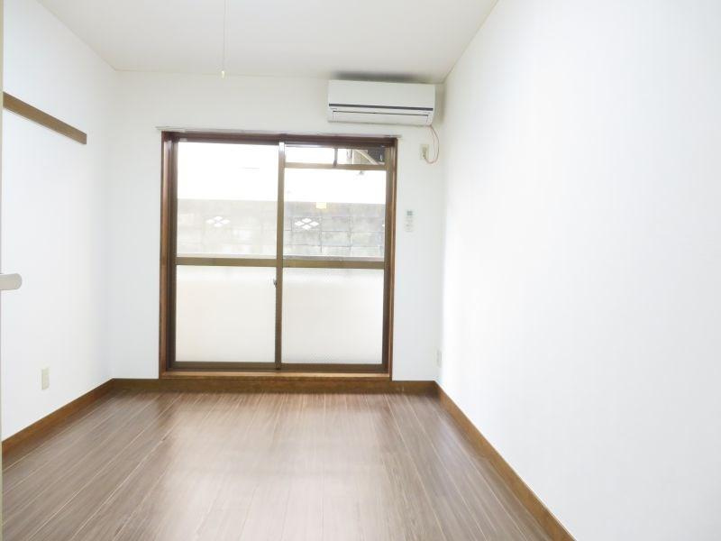 レジデンス向ヶ丘の居間・リビング