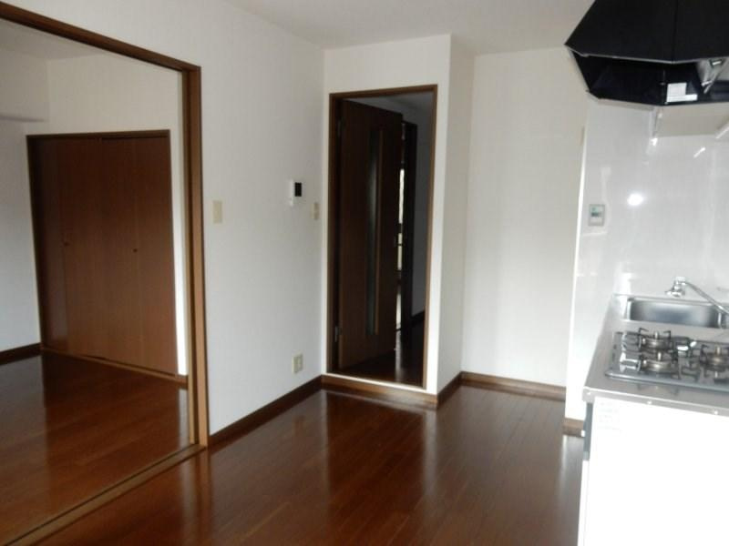 川崎市多摩区宿河原１丁目の賃貸マンションの居間・リビング