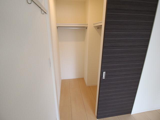 川崎市多摩区菅４丁目の賃貸マンションの収納