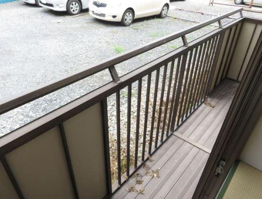 川崎市多摩区登戸新町のアパートのバルコニー