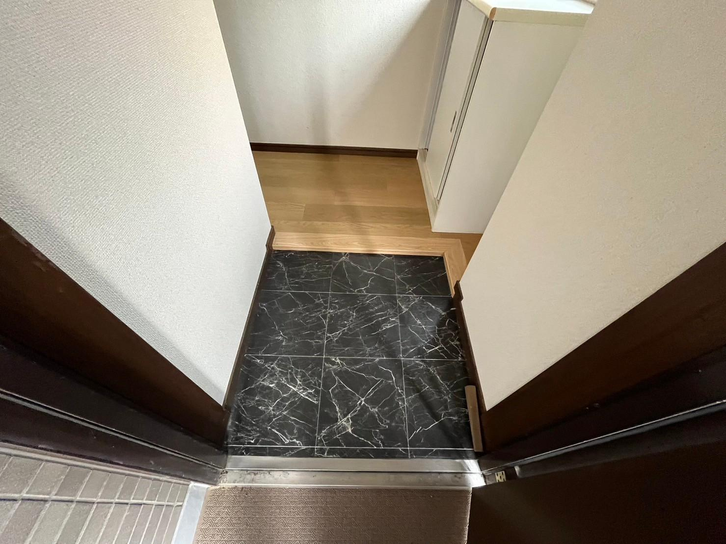 キャピタル稲田堤の玄関