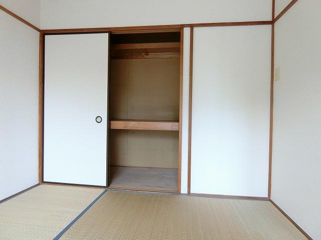 川崎市多摩区東生田２丁目の賃貸マンションの収納