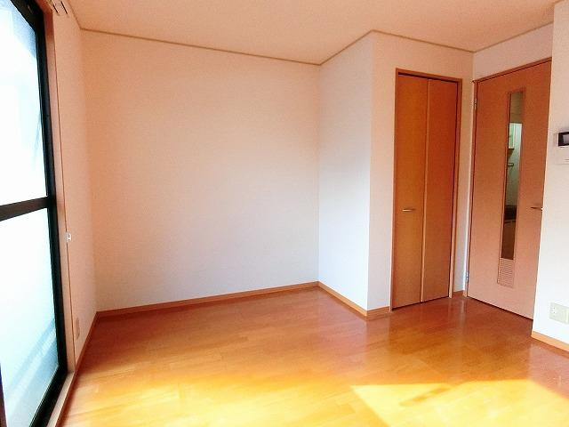 川崎市多摩区登戸新町のアパートの居間・リビング