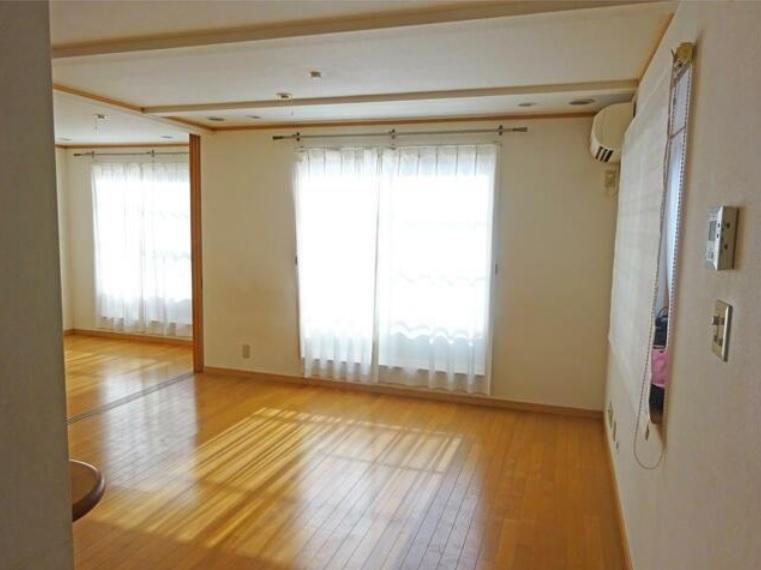 狛江市元和泉2丁目住宅の居間・リビング