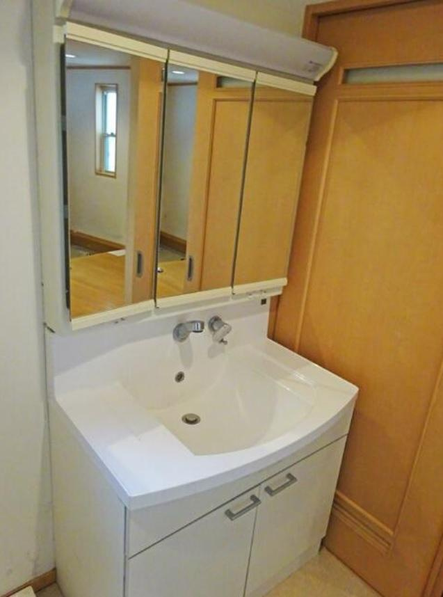 狛江市元和泉2丁目住宅の洗面所