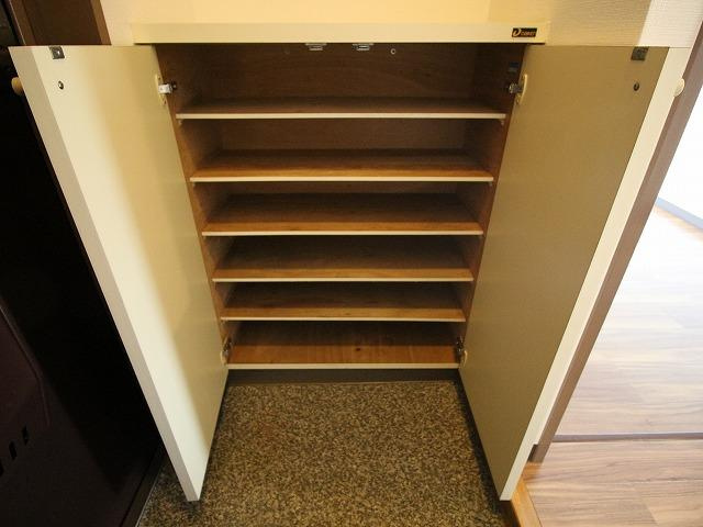 第二平山ビルの玄関