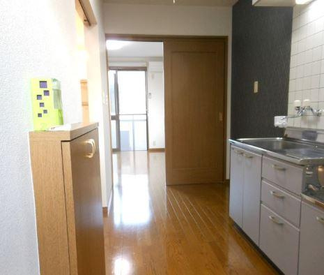 川崎市多摩区宿河原３丁目のアパートの居間・リビング