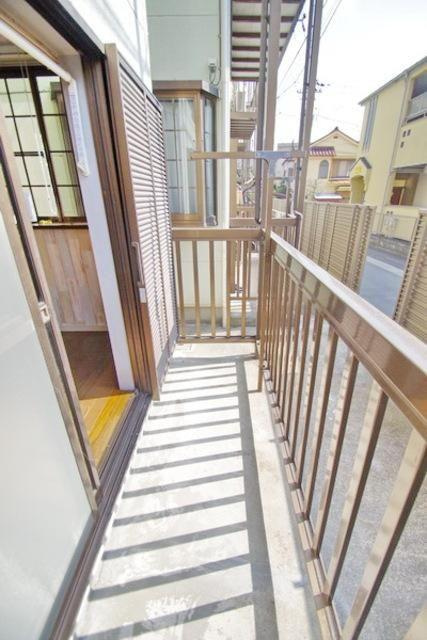 川崎市多摩区中野島１丁目のアパートのバルコニー