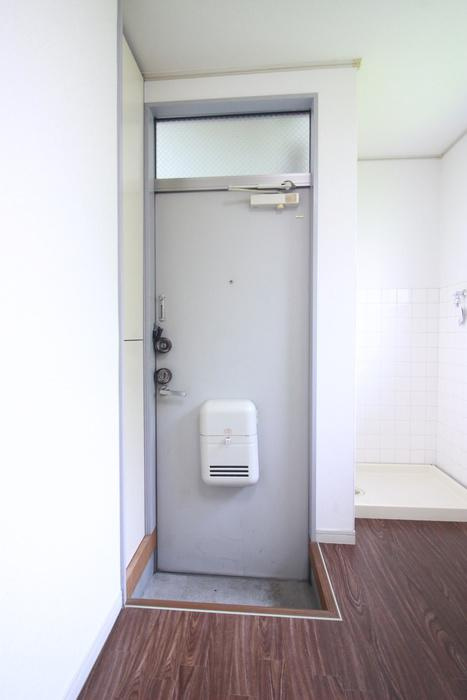 川崎市多摩区中野島１丁目のアパートの玄関