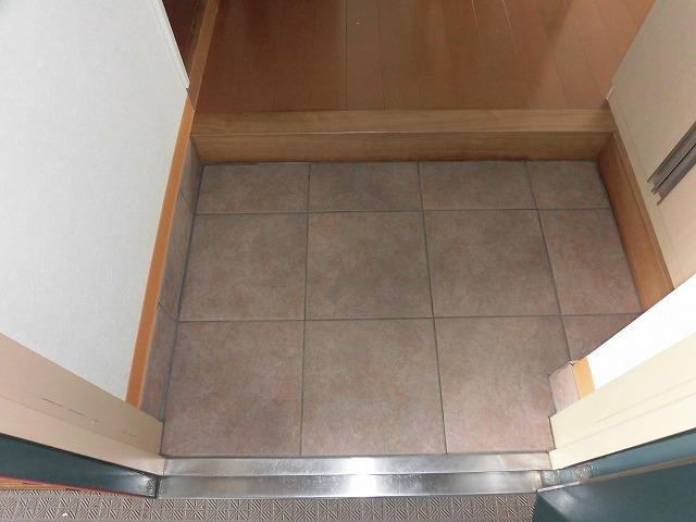 川崎市多摩区登戸新町の賃貸マンションの玄関