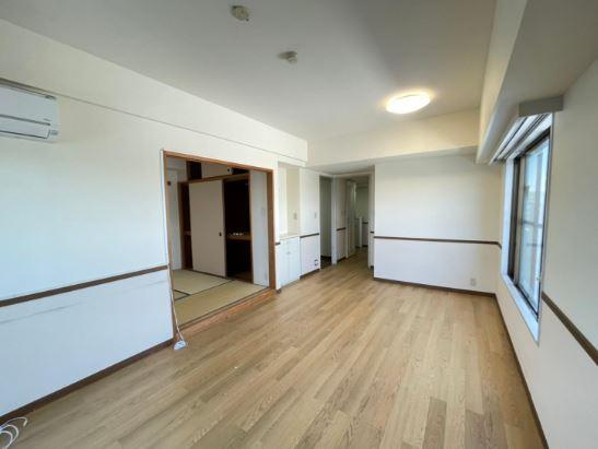 川崎市多摩区三田２丁目の賃貸マンションの居間・リビング