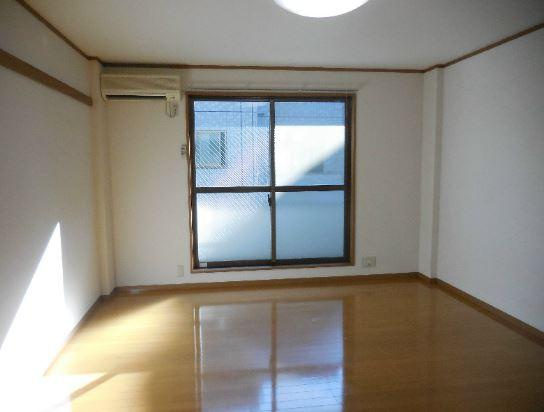 川崎市多摩区登戸の賃貸マンションの居間・リビング