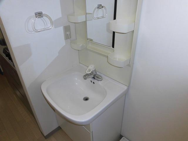 川崎市多摩区登戸のアパートの洗面所