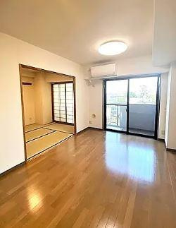 スターロワイヤル向ヶ丘遊園の居間・リビング