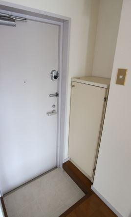 ルミエール生田の玄関