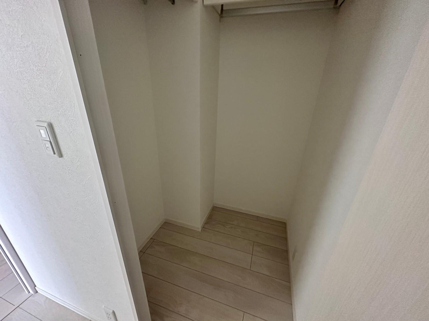 狛江市東和泉１丁目のアパートの収納
