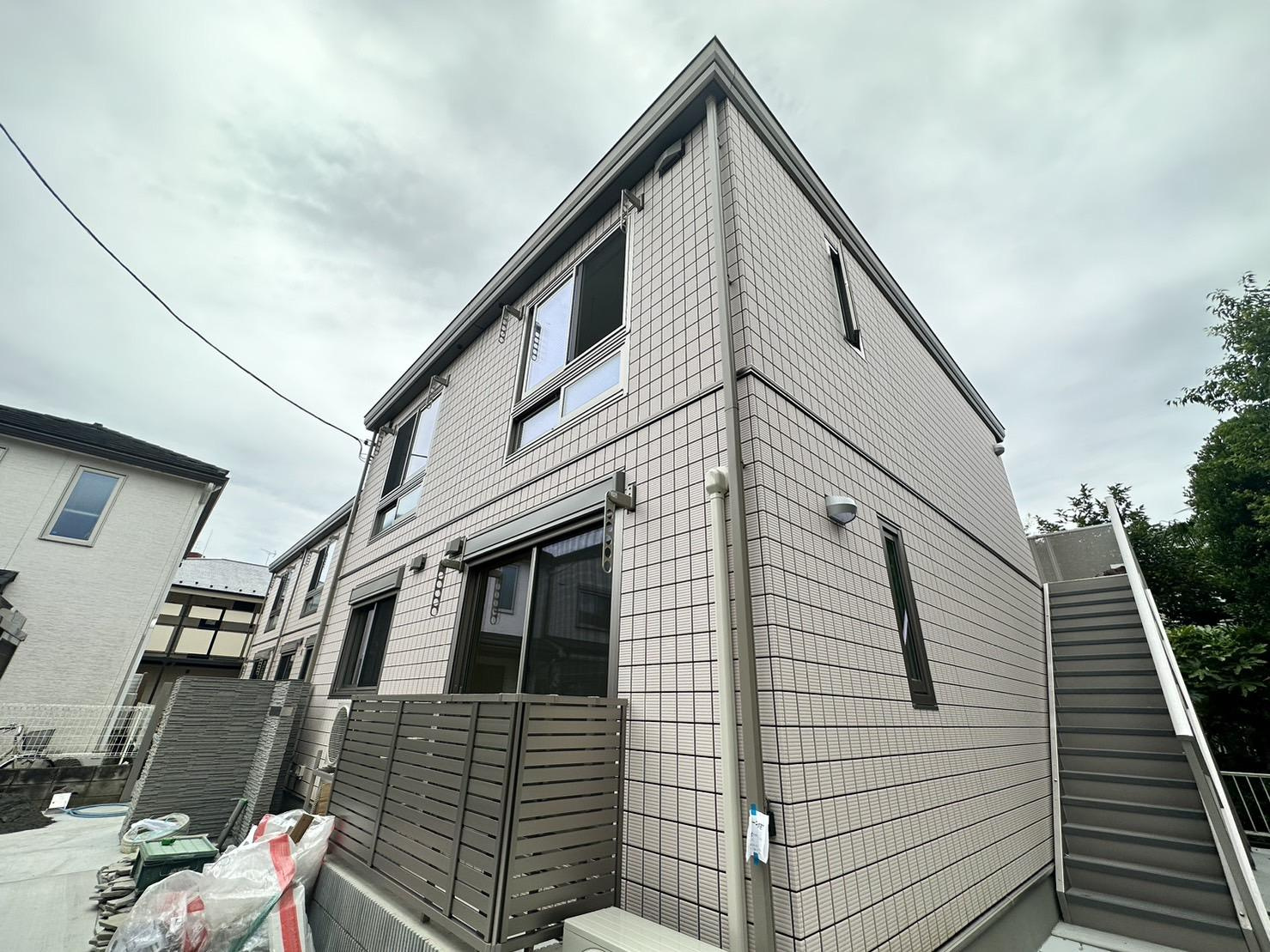 狛江市東和泉１丁目のアパートの外観