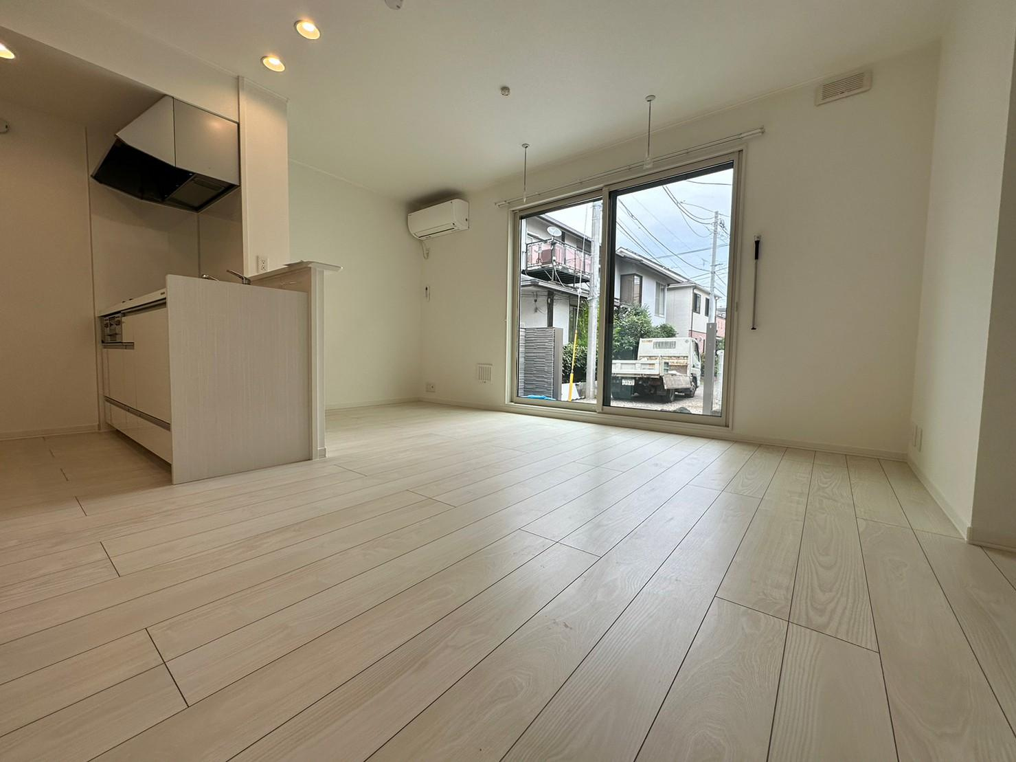 狛江市東和泉１丁目のアパートの居間・リビング