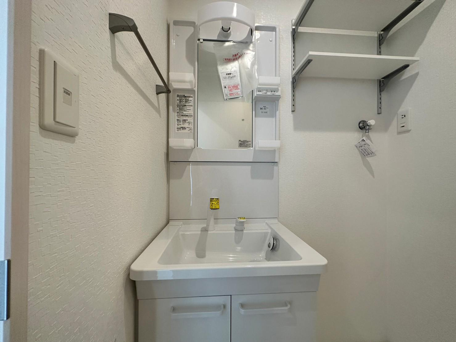 狛江市東和泉１丁目のアパートの洗面所