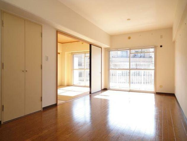 サンシャイン生田の居間・リビング