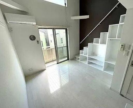 川崎市多摩区菅北浦２丁目のアパートの居間・リビング