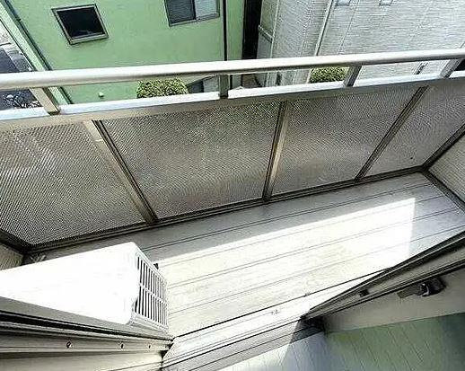 川崎市多摩区菅北浦２丁目のアパートのバルコニー