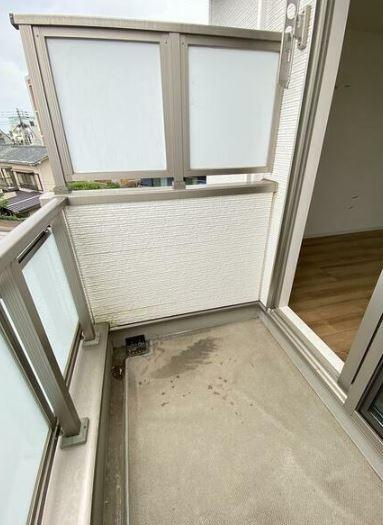 狛江市岩戸北４丁目の賃貸マンションのバルコニー