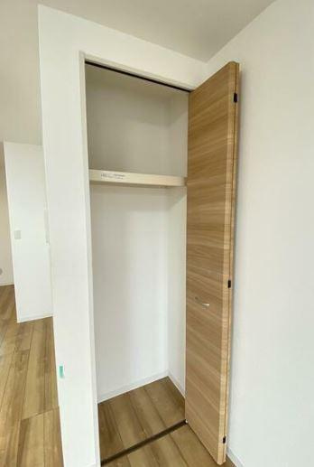 狛江市岩戸北４丁目の賃貸マンションの収納