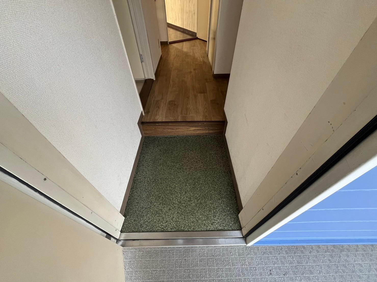 川崎市多摩区菅稲田堤２丁目のアパートの玄関