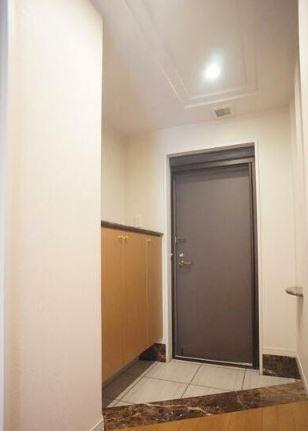 世田谷区喜多見９丁目の賃貸マンションの玄関