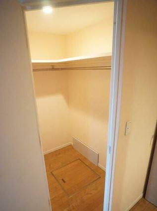 世田谷区喜多見９丁目の賃貸マンションの収納