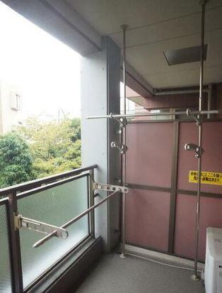 世田谷区喜多見９丁目の賃貸マンションのバルコニー