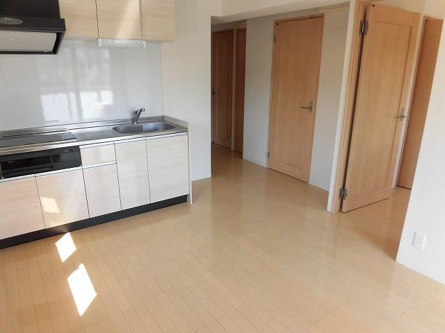 川崎市多摩区菅北浦２丁目の賃貸マンションの居間・リビング