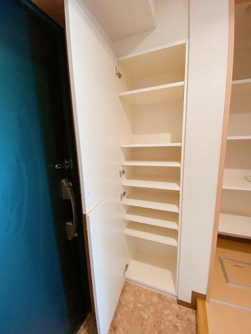 フィオーレ登戸の玄関