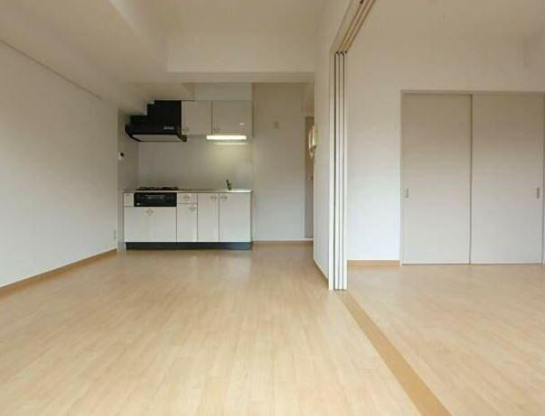 川崎市多摩区東生田１丁目の賃貸マンションの居間・リビング