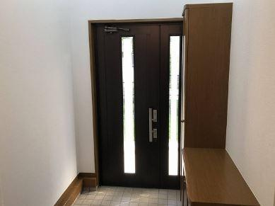 岩戸南３丁目戸建の玄関