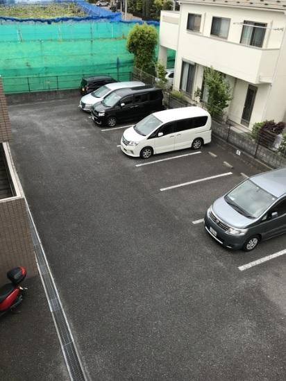 クレールメゾン鷺沼の駐車場